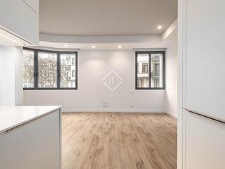 Pis a Dreta de l´Eixample. En venta piso de dos dormitorios con terraza de 10m en leixample