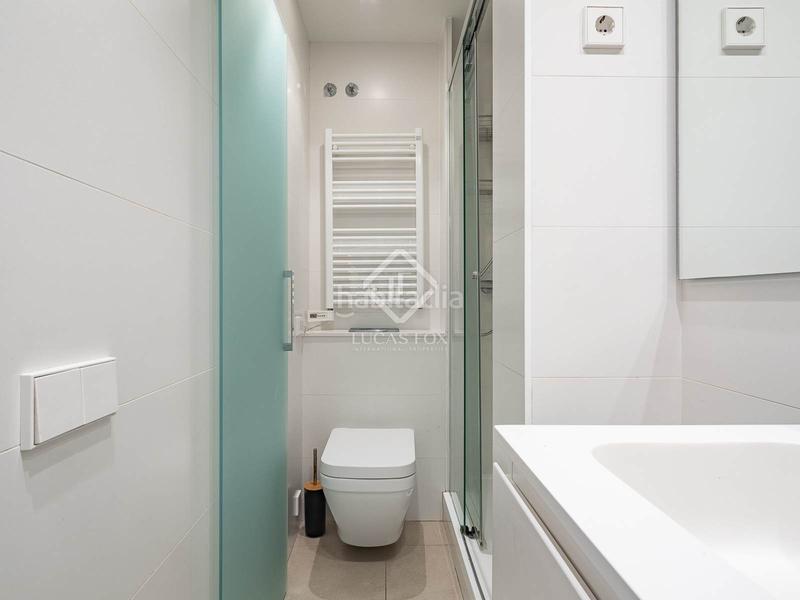 Foto 1c8543be-56f3-4460-871d-ae95731db48f. Piso en venta piso de dos dormitorios con terraza de 10m en leixample izquierdo en Barcelona