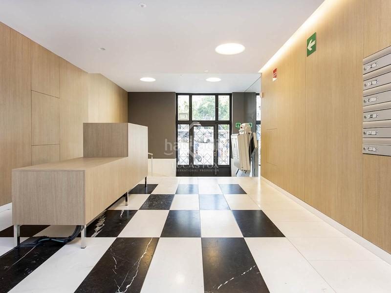 Foto 997ecff1-6621-40ed-b0a7-9bc0935888f7. Piso en venta piso de dos dormitorios con terraza de 10m en leixample izquierdo en Barcelona