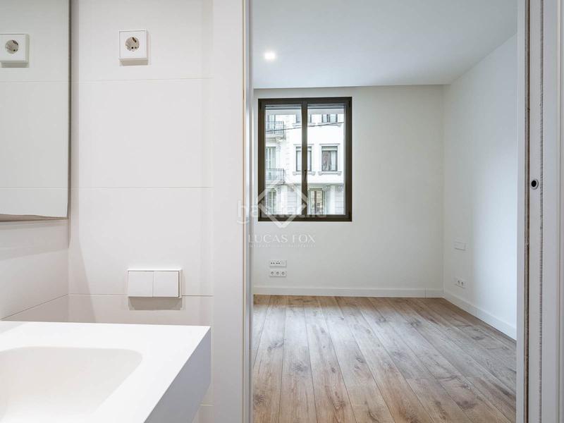 Foto a5257bbd-deea-417b-9eb9-4241c2dac372. Piso en venta piso de dos dormitorios con terraza de 10m en leixample izquierdo en Barcelona