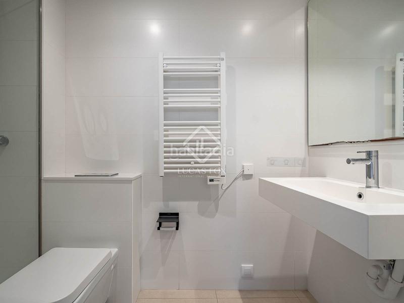 Foto d4ba783a-8dd9-49a6-adf2-0a6783789746. Piso en venta piso de dos dormitorios con terraza de 10m en leixample izquierdo en Barcelona