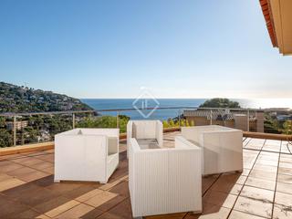 Chalet in Llafranc. Villa con impresionantes vistas al mar en venta en una calle muy