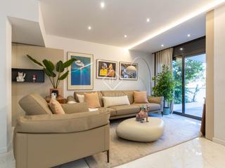 Xalet a La Miranda-Can Candeler. Moderna casa unifamiliar de diseño con 4 dormitorios, amplias te