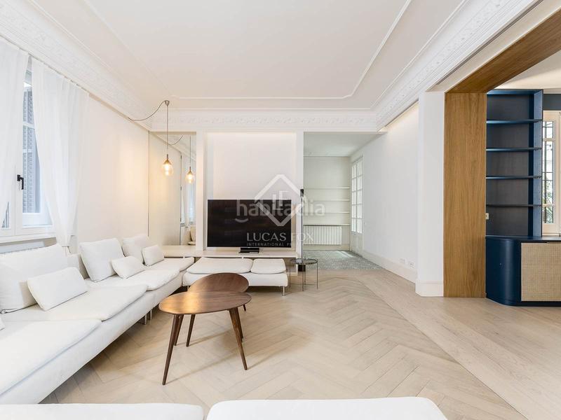 Foto 0f1589f0-27a5-4a28-8c85-58e90ade41fe. Piso en venta piso de cuatro dormitorios en excelentes condiciones con terraza de 63m en el born en Barcelona