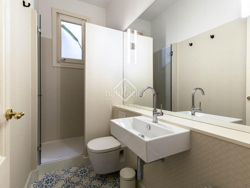Foto 15a9618c-ac13-40ea-8e54-d7e4f78d47ba. Piso en venta piso de cuatro dormitorios en excelentes condiciones con terraza de 63m en el born en Barcelona