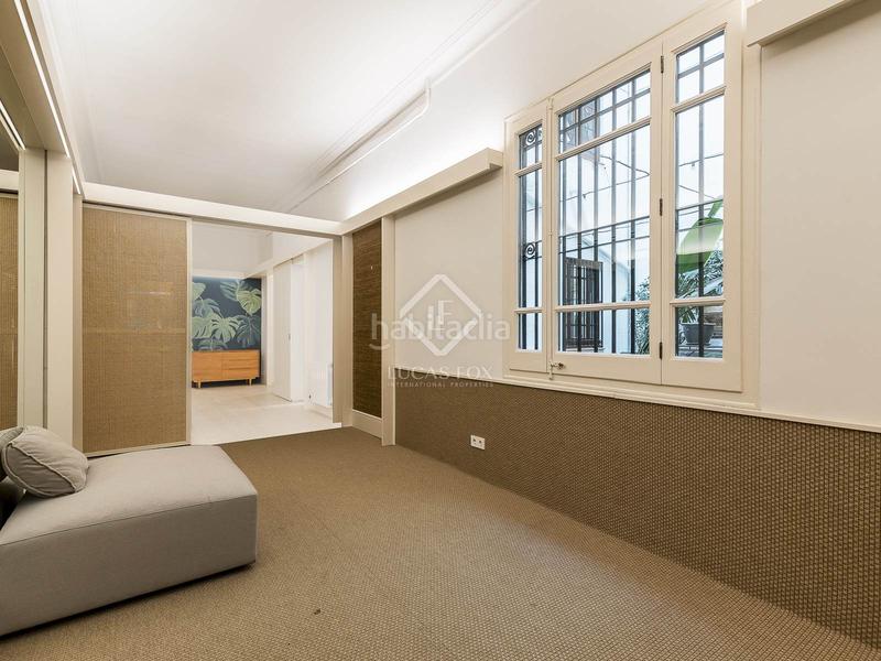 Foto 1aef08b0-79a0-4ac9-a426-828d6708544e. Piso en venta piso de cuatro dormitorios en excelentes condiciones con terraza de 63m en el born en Barcelona