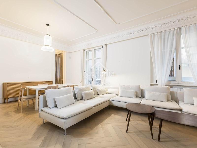 Foto 534ef4f0-f5f9-4e3d-82b9-dd1e8e5ef45c. Piso en venta piso de cuatro dormitorios en excelentes condiciones con terraza de 63m en el born en Barcelona