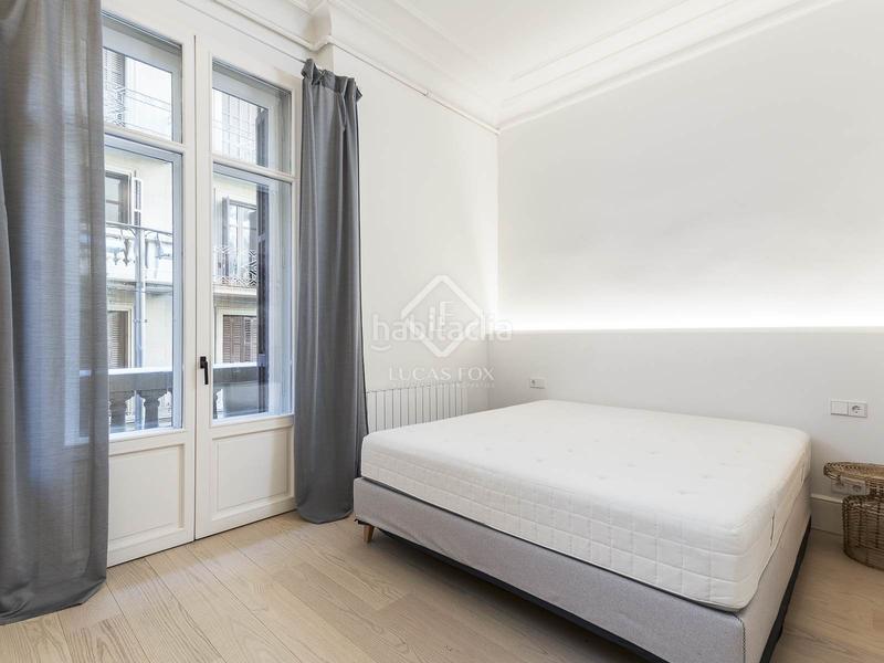 Foto 72bb80cd-71b3-45ac-b1db-98194c6620c8. Piso en venta piso de cuatro dormitorios en excelentes condiciones con terraza de 63m en el born en Barcelona