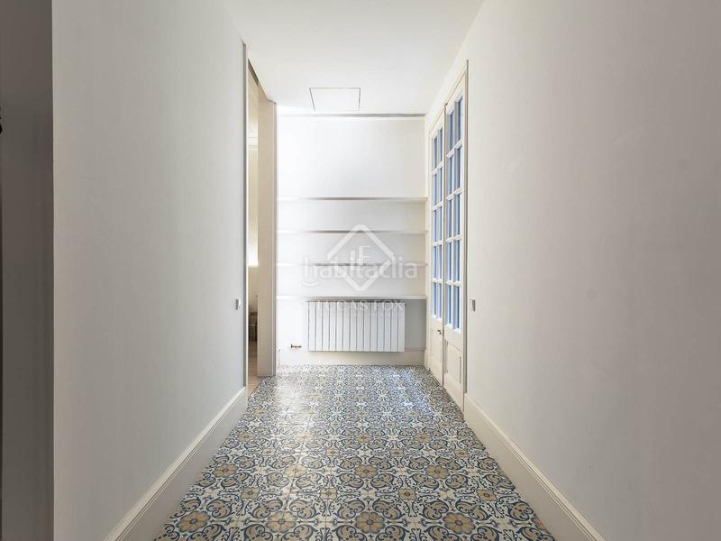 Foto 8bcc2918-1e27-4a65-a595-f886aff4e8b7. Piso en venta piso de cuatro dormitorios en excelentes condiciones con terraza de 63m en el born en Barcelona