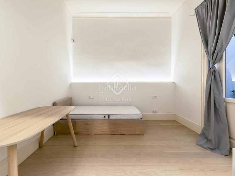 Foto 9719f72e-2b17-44e0-a291-a25828f59e39. Piso en venta piso de cuatro dormitorios en excelentes condiciones con terraza de 63m en el born en Barcelona