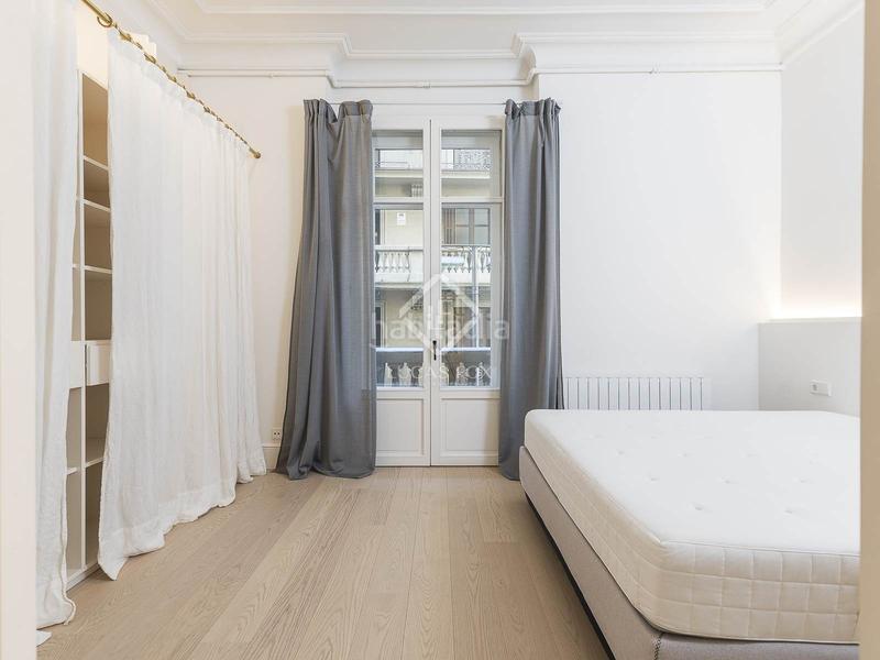 Foto 9e6b674a-6944-41bc-840a-fb5a88609d08. Piso en venta piso de cuatro dormitorios en excelentes condiciones con terraza de 63m en el born en Barcelona