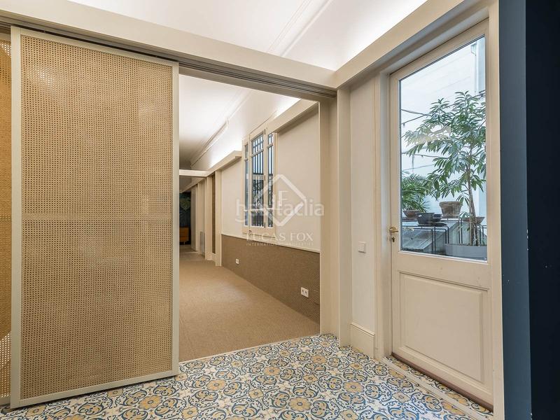 Foto b56cac9e-abb4-405b-9de7-e9367130e564. Piso en venta piso de cuatro dormitorios en excelentes condiciones con terraza de 63m en el born en Barcelona