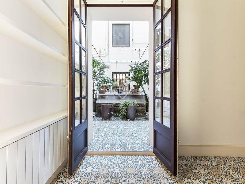 Foto b5b90121-16ec-49d0-b2f3-81f7998be614. Piso en venta piso de cuatro dormitorios en excelentes condiciones con terraza de 63m en el born en Barcelona