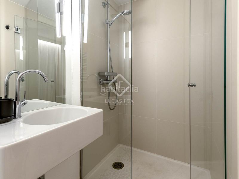 Foto bd8566c3-f7cc-424b-a6a5-2bee782f4399. Piso en venta piso de cuatro dormitorios en excelentes condiciones con terraza de 63m en el born en Barcelona