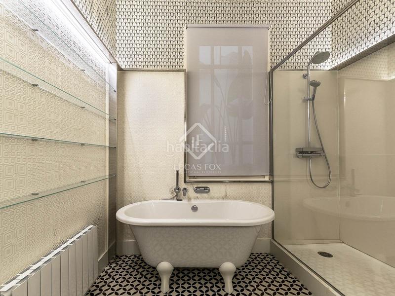 Foto bf70f5e4-0b75-4a7a-9cb1-0cf3b85ee6db. Piso en venta piso de cuatro dormitorios en excelentes condiciones con terraza de 63m en el born en Barcelona