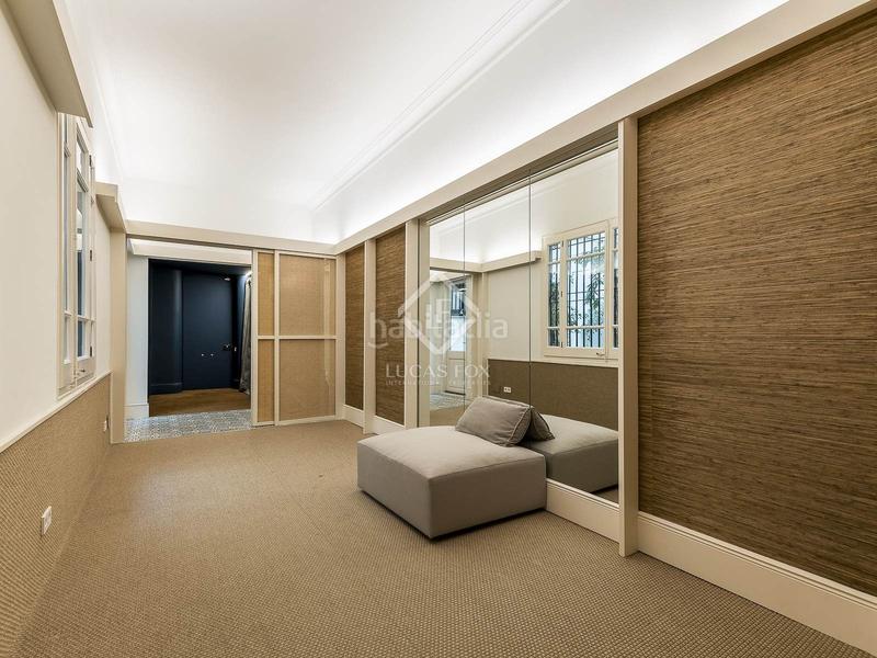 Foto d9370aaa-9caf-4f61-9722-62db0e5cec4b. Piso en venta piso de cuatro dormitorios en excelentes condiciones con terraza de 63m en el born en Barcelona