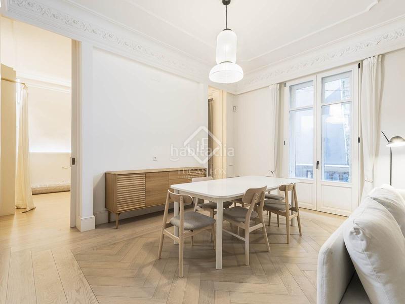 Foto dd761fb0-ec1f-458b-9615-361b2a852355. Piso en venta piso de cuatro dormitorios en excelentes condiciones con terraza de 63m en el born en Barcelona