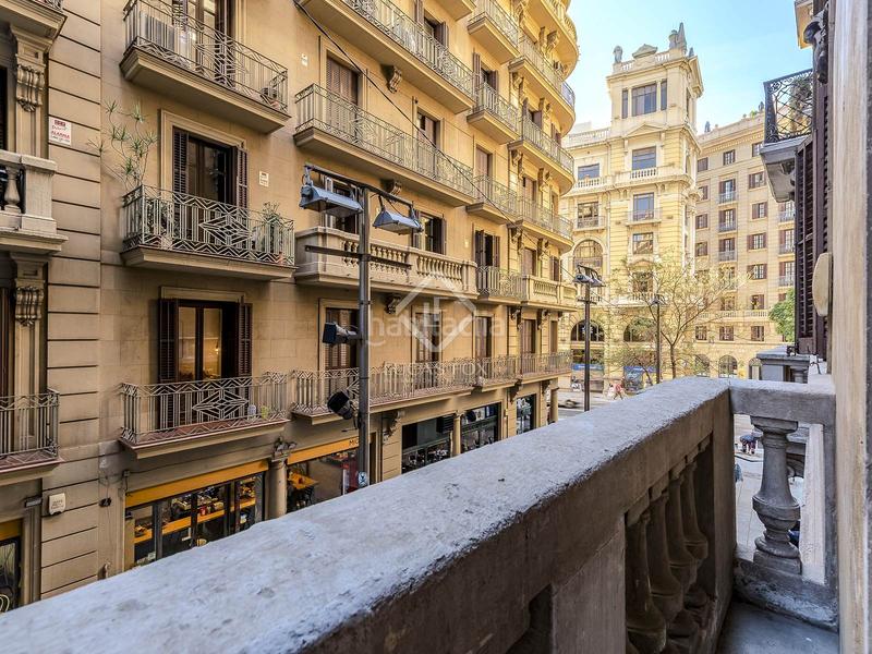 Foto e8f2865e-a1ac-4805-b3a5-eff50dff7644. Piso en venta piso de cuatro dormitorios en excelentes condiciones con terraza de 63m en el born en Barcelona