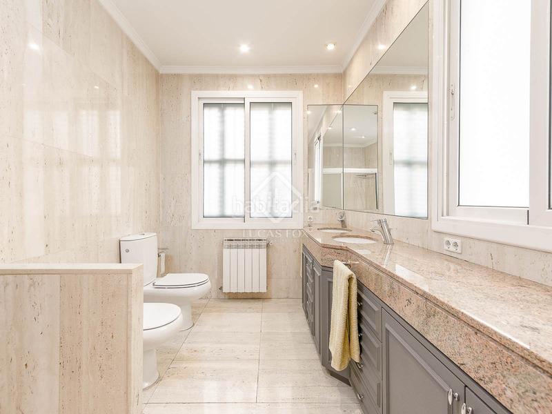 Foto b45e320a-0272-450c-b4e5-2d8e67eed501. Piso en venta piso de diez dormitorios en leixample derecho, en Barcelona