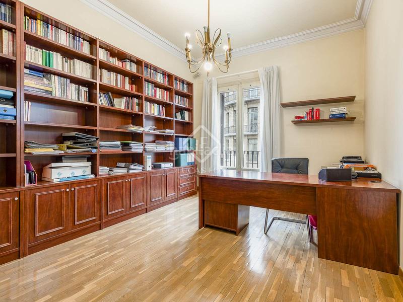 Foto bbfb7c67-cc47-4855-9c1f-a42c7e7c96af. Piso en venta piso de diez dormitorios en leixample derecho, en Barcelona