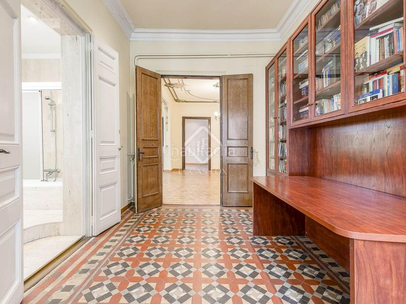 Foto bc8b8bab-b296-4316-8fa3-a90ac528a9b4. Piso en venta piso de diez dormitorios en leixample derecho, en Barcelona