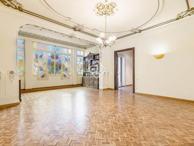 Foto ebad4189-5fa3-4e16-a360-14f3b880175a. Piso en venta piso de diez dormitorios en leixample derecho, en Barcelona
