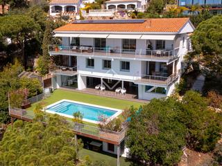 Xalet a Cabrils. Casa de 5 dormitorios en venta en montcabrer, cabrils, con incre