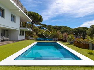 Xalet a Cabrils. Casa de 5 dormitorios en venta en montcabrer, cabrils, con incre
