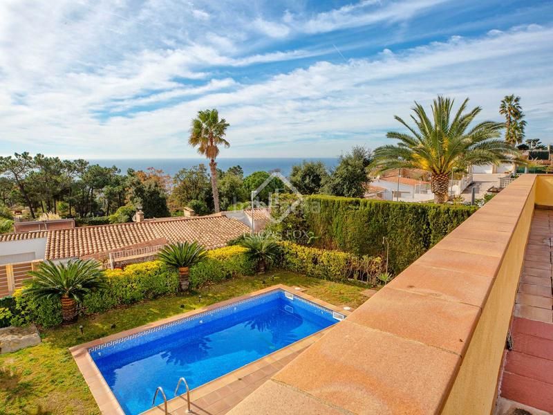 Foto 56688add-096f-44fc-b8dd-d0a78fad93dc. Chalet with heating parking pool in Canyelles Lloret de Mar