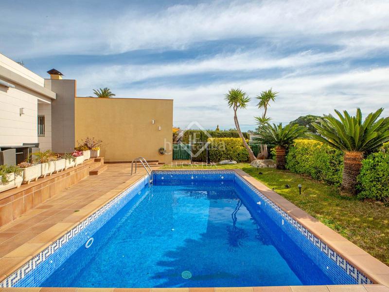 Foto b419ec17-12d7-4e73-8c49-dfd83d8a2923. Chalet with heating parking pool in Canyelles Lloret de Mar