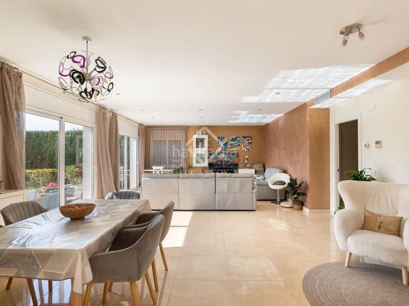 Foto ce4a6aeb-1949-4ddb-bbb1-7808495275b8. Chalet with heating parking pool in Canyelles Lloret de Mar