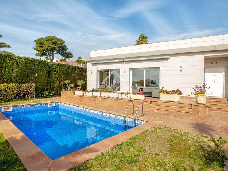 Foto f6c8cc88-8444-4817-920a-3be44b8a028b. Chalet with heating parking pool in Canyelles Lloret de Mar