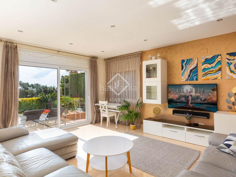 Foto f7debee7-e1d1-43b3-a46c-e0944a6e1794. Chalet with heating parking pool in Canyelles Lloret de Mar