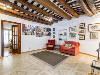 Etagenwohnung in St. Pere - Sta. Caterina - El Born. Excelente piso tipo dúplex de 3 dormitorios con 36m terraza en v