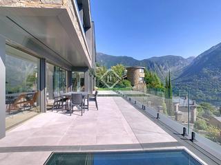 Xalet a Les Escaldes. Preciosa casa de 3 dormitorios con 118 m de jardn en venta en e