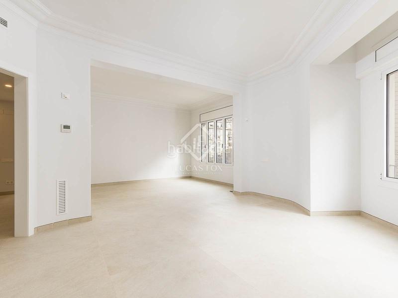 Foto 60c76d6c-8c39-48d4-ab95-aa99b8f855d5. Piso exclusivo y amplio piso en avenida diagonal con vistas a francesc macià en Barcelona