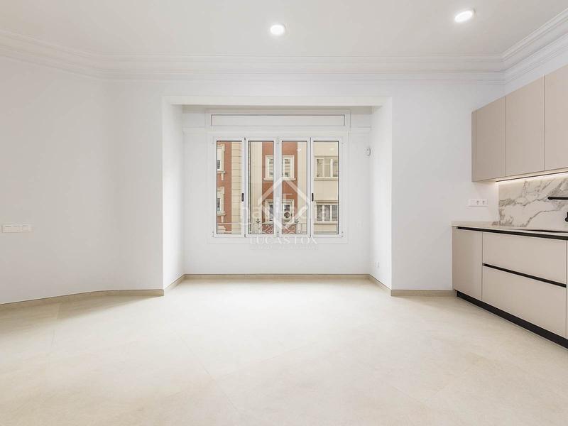 Foto 69f8cee5-f150-45f7-9678-8948cbf2b3de. Piso exclusivo y amplio piso en avenida diagonal con vistas a francesc macià en Barcelona