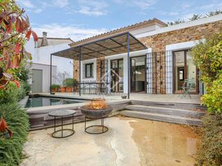 Xalet a Begur. Magnífica casa de reciente construcción con jardín, piscina priv