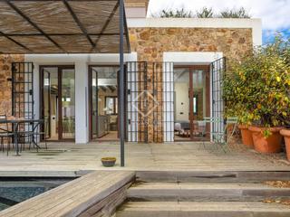 Xalet a Begur. Magnífica casa de reciente construcción con jardín, piscina priv