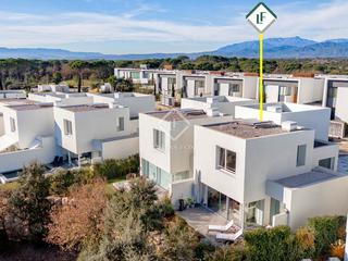 Xalet a Caldes de Malavella. Casa  villa en excelentes condiciones de 3 dormitorios con 32m t