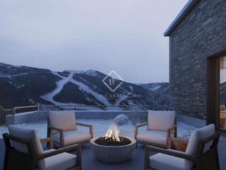 Chalet en Soldeu-Incles. Villa de obra nueva de 5 dormitorios con 229 m de espacio exteri