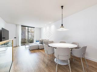 Lloguer Xalet a Sant Gervasi - Bonanova. En alquiler triplex de excelentes condiciones de 3  dormitorios,