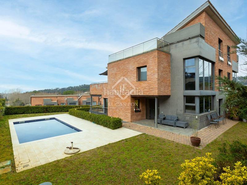 Foto 1f9b8a4d-2317-42a1-8407-39a31206cb49. Chalet casa villa en excelentes condiciones de 4 dormitorios en venta en Vallromanes