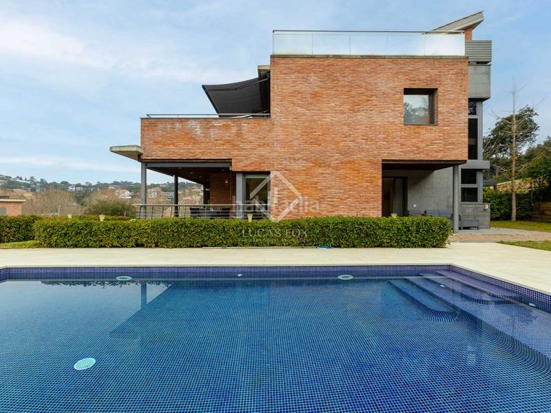 Foto 311bc6e2-d6f4-435a-9c39-124793dfabdd. Chalet casa villa en excelentes condiciones de 4 dormitorios en venta en Vallromanes