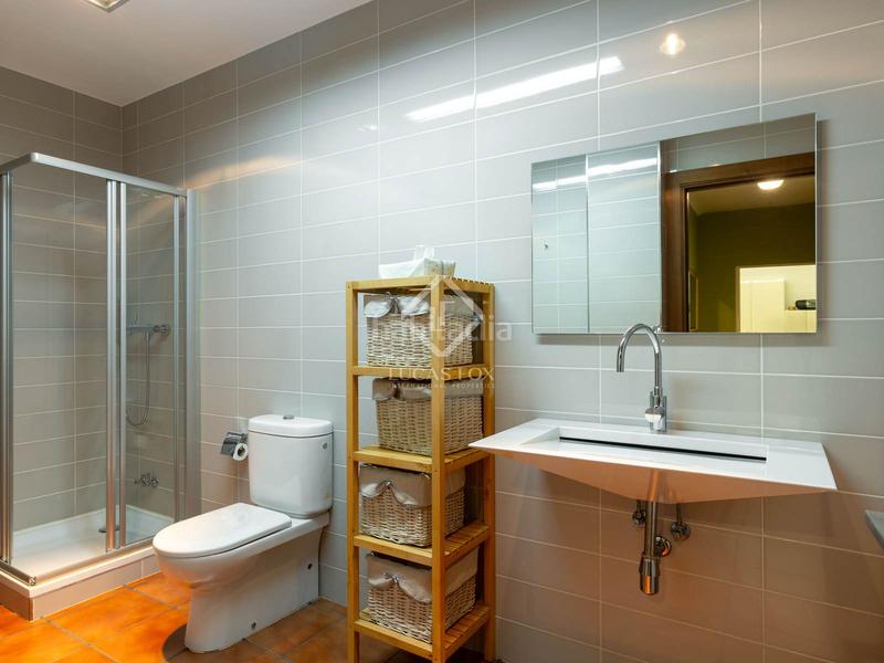 Foto 8220e3ed-5ae0-4b12-9084-abb4c3d20df2. Chalet casa villa en excelentes condiciones de 4 dormitorios en venta en Vallromanes