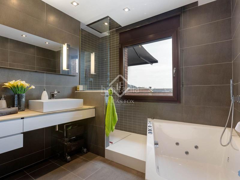 Foto 8cc9a002-22ce-4134-87b9-42df95a6fdbe. Chalet casa villa en excelentes condiciones de 4 dormitorios en venta en Vallromanes