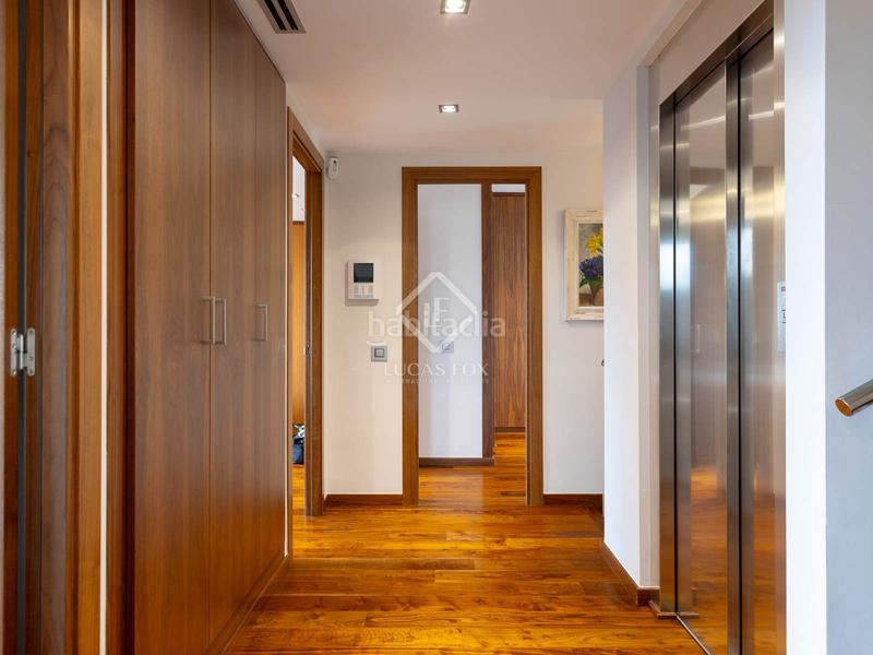 Foto d195fdfa-3ffe-46de-a587-51ff1a73dd99. Chalet casa villa en excelentes condiciones de 4 dormitorios en venta en Vallromanes