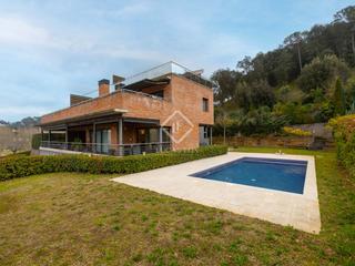 Xalet a Vallromanes. Casa  villa en excelentes condiciones de 4 dormitorios en venta
