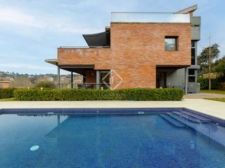 Xalet a Vallromanes. Casa  villa en excelentes condiciones de 4 dormitorios en venta