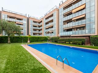 Pis a Els Canyars. Piso de 94 m en excelentes condiciones, de 3 dormitorios, con 64